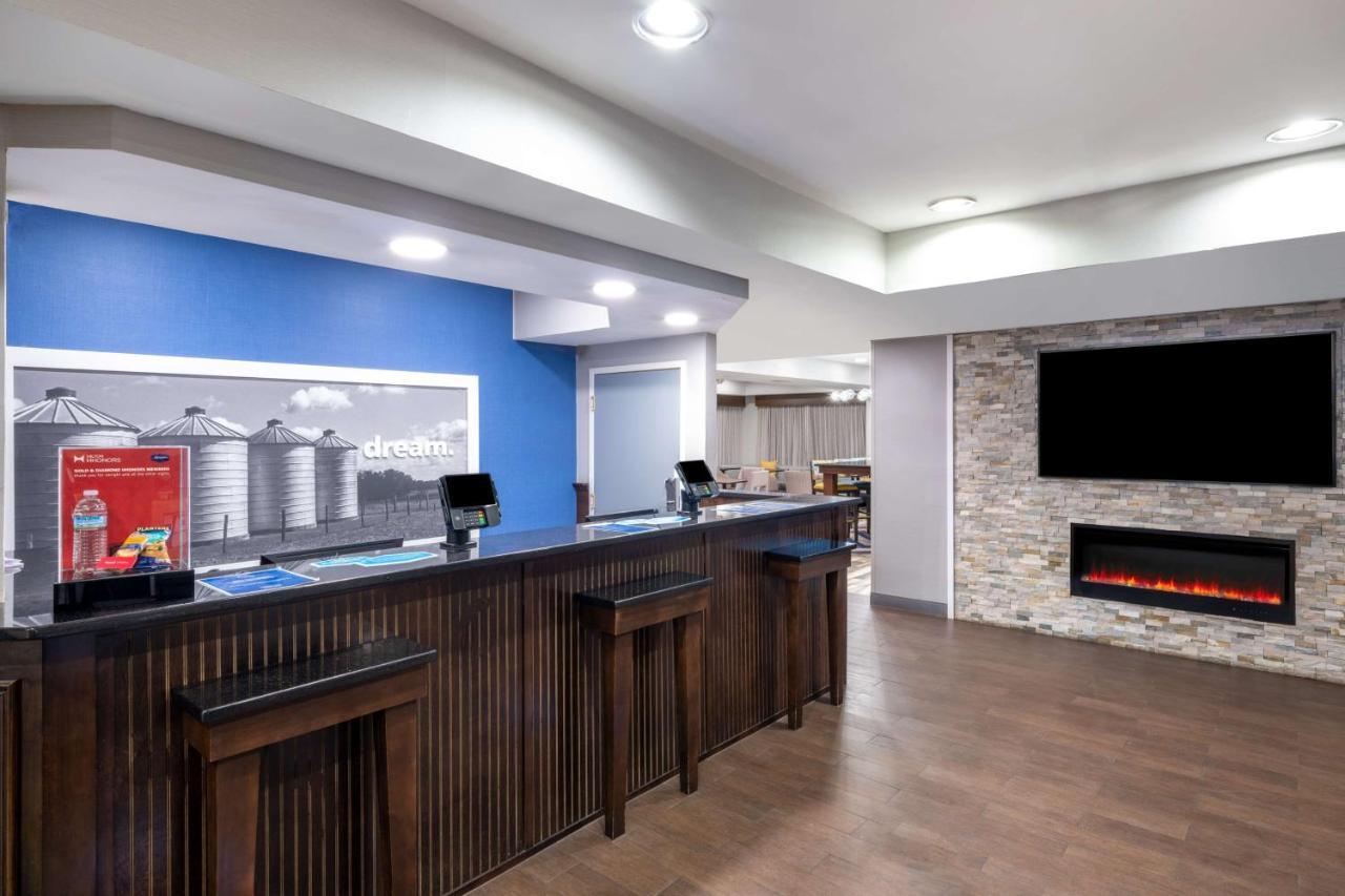 Hampton Inn Sanford Bagian luar foto