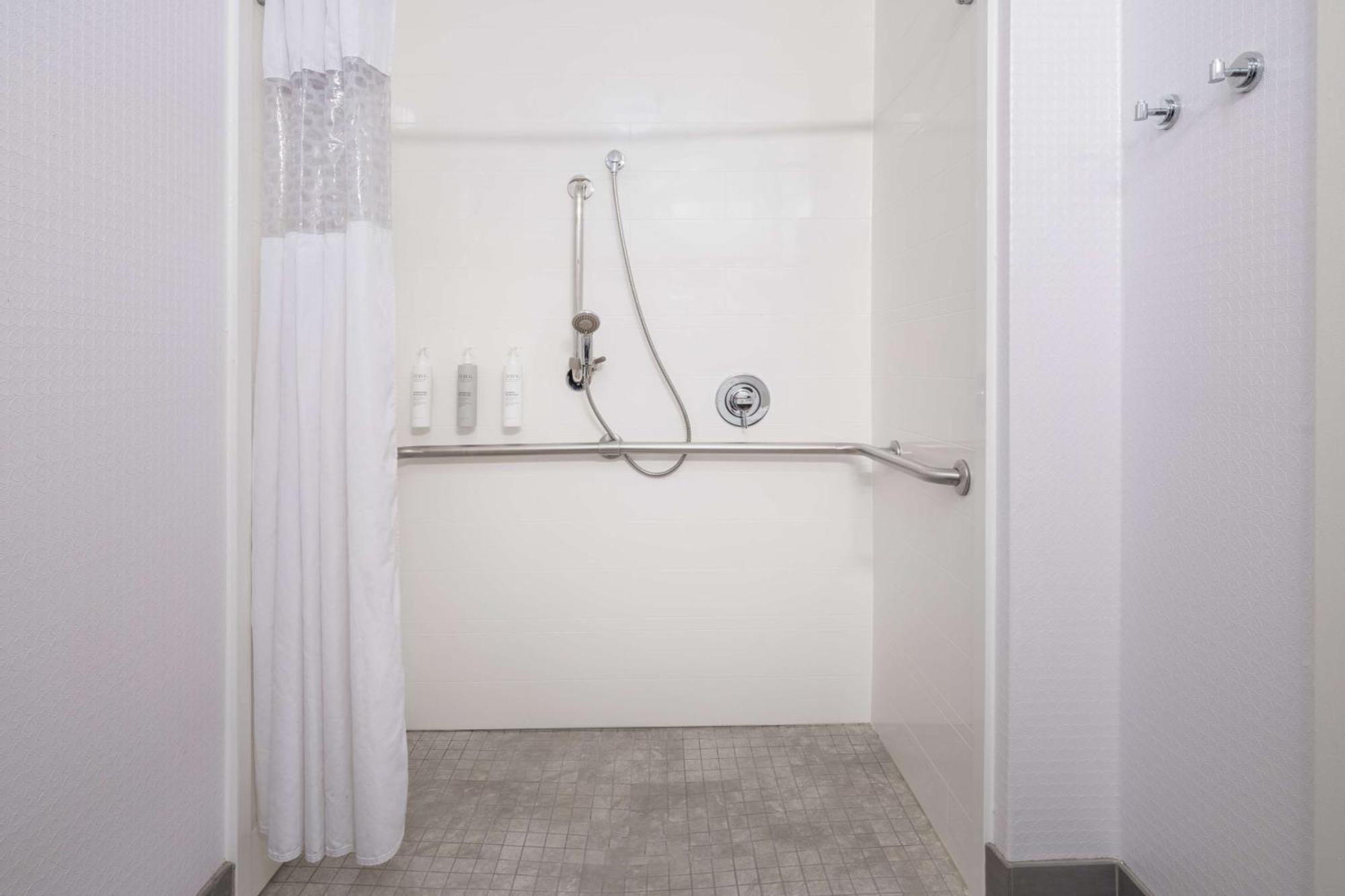 Hampton Inn Sanford Bagian luar foto